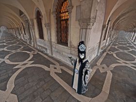 Copyright Christian Lallier.jpg