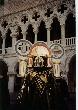 2001 gleiches Kostuem, Saeulen auf dem Ruecken wie beim Dogenpalast