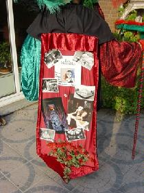 Schleppe mit Musikalposter von Le Miserabel, der Glöckner von Notre Dame und dem Phantom der Oper.