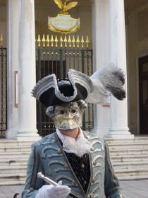 Barockkostüm in hellblau-silber.jpg